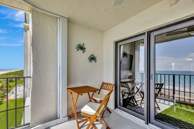 $2,700 | 9400 South Ocean Drive, Unit 405, Jensen Beach, FL 34957