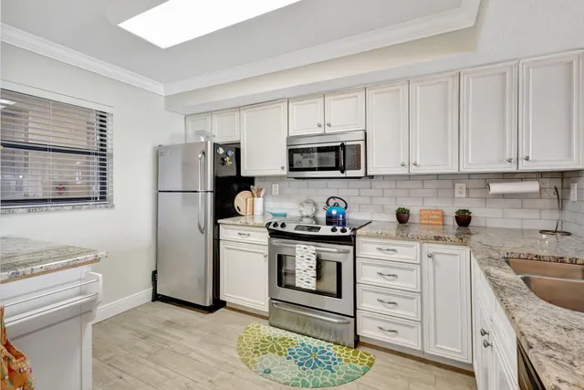 $2,700 | 9400 South Ocean Drive, Unit 405, Jensen Beach, FL 34957