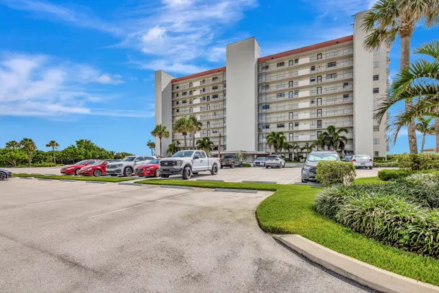 $2,700 | 9400 South Ocean Drive, Unit 405, Jensen Beach, FL 34957