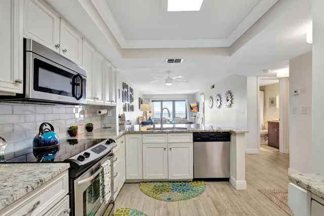 $2,700 | 9400 South Ocean Drive, Unit 405, Jensen Beach, FL 34957