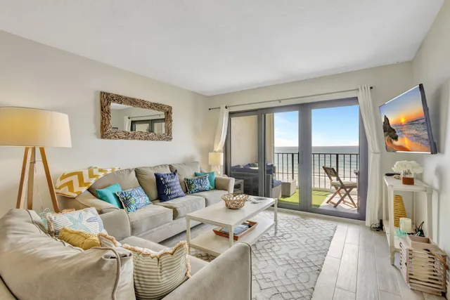 $2,700 | 9400 South Ocean Drive, Unit 405, Jensen Beach, FL 34957