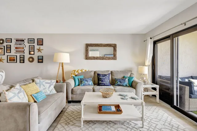 $2,700 | 9400 South Ocean Drive, Unit 405, Jensen Beach, FL 34957