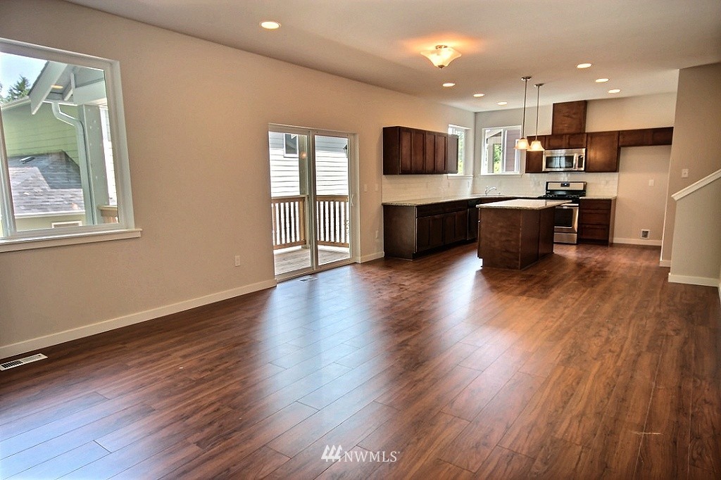 3706 Northeast 14th Place Renton, WA 98056 - Photo 2 of 14 Gallery Image 2