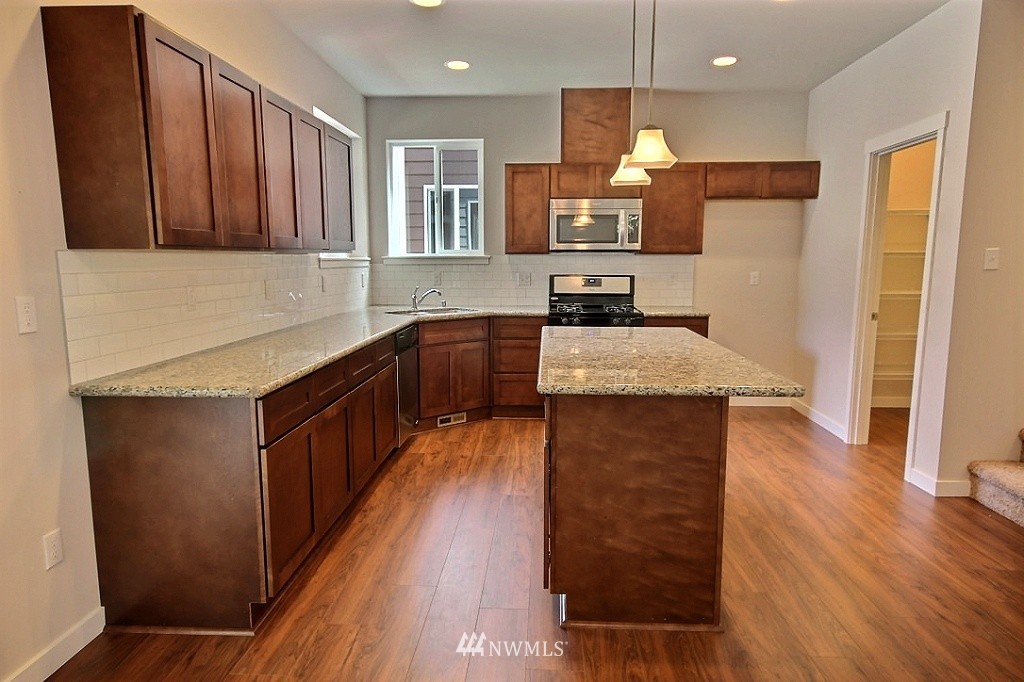 3706 Northeast 14th Place Renton, WA 98056 - Photo 4 of 14 Gallery Image 4