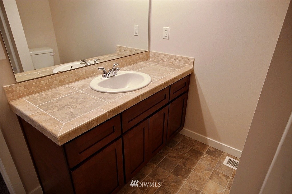 3706 Northeast 14th Place Renton, WA 98056 - Photo 10 of 14 Gallery Image 10