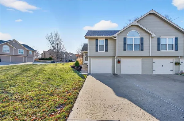 515 East 7th Street, Kearney, MO 64060