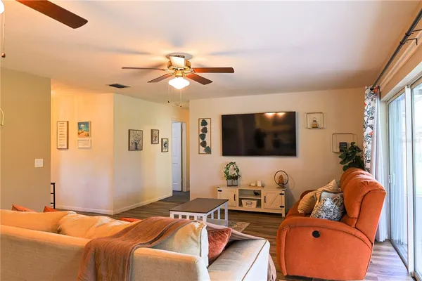 $450,000 | 215 Morningside Drive, Valrico, FL 33594