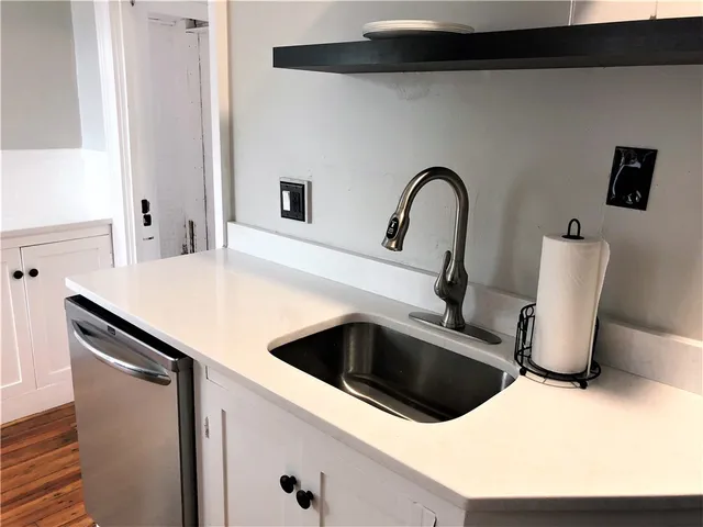 $2,550 | 283 Spring Street, Unit 2, Newport, RI 02840