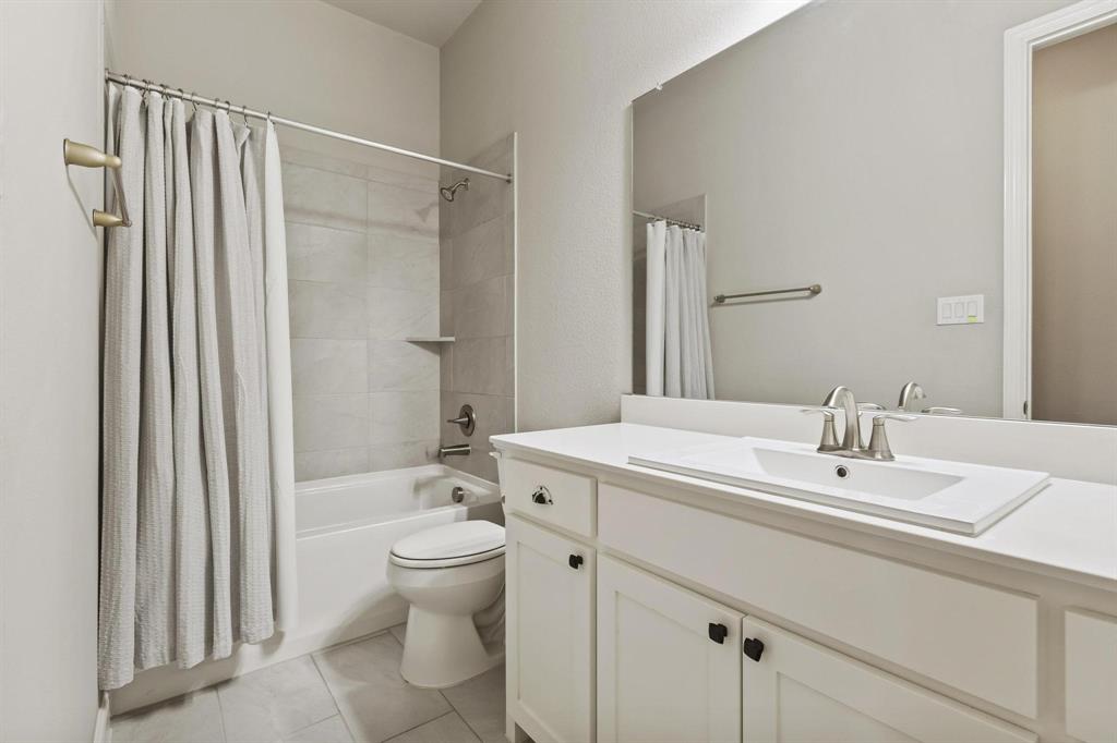 4001 Gentle Creek Lane Nevada, TX 75173 - Photo 15 of 40 a bathroom with a sink toilet and shower