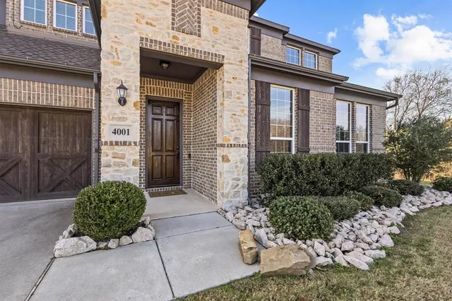 a house view with a outdoor space