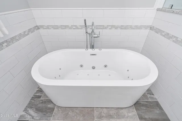 $599,900 | 1008 Di Bella Drive, Schenectady, NY 12303