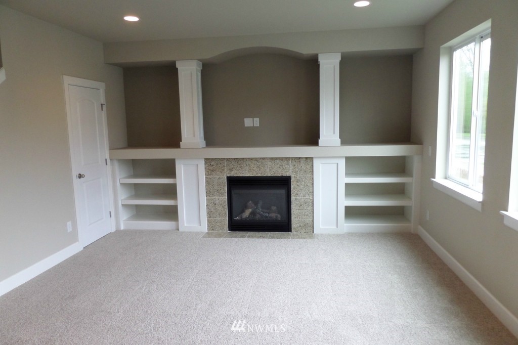 3818 163rd Place Southeast Bothell, WA 98012 - Photo 3 of 14 Gallery Image 3