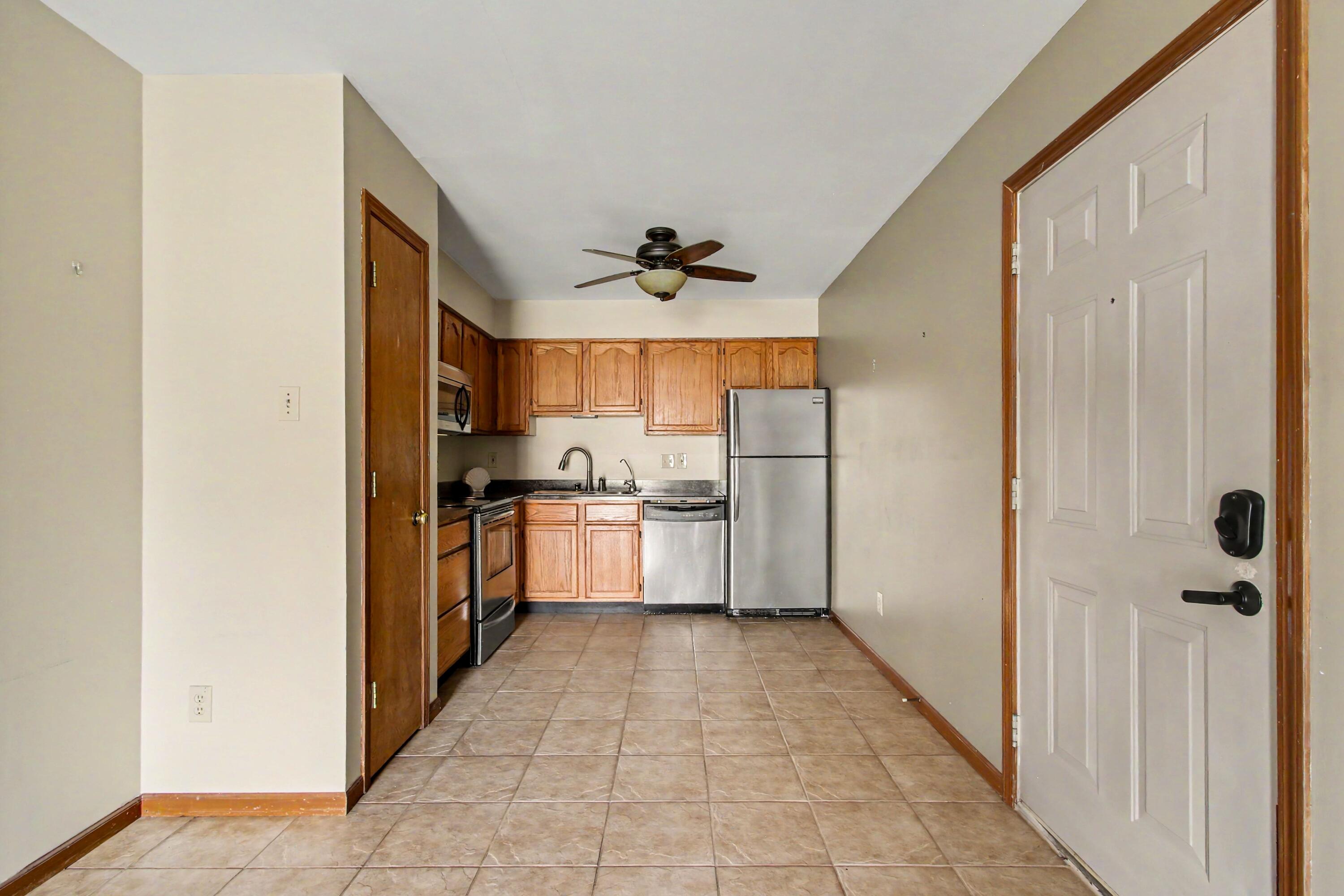 1086 Millpond Road North, Unit B Valparaiso, IN 46385 - Photo 6 of 16 3000x2000