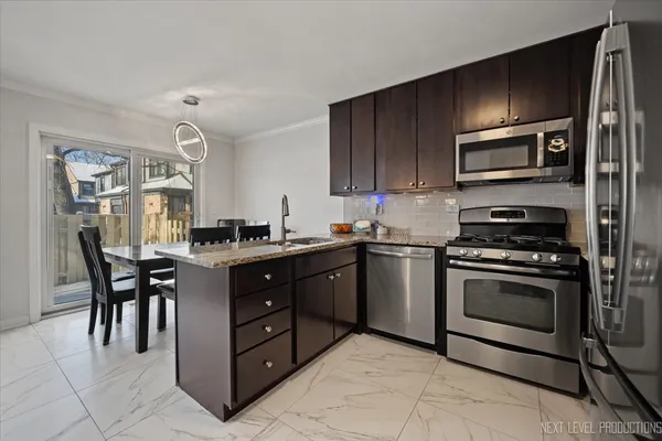 $399,000 | 292 Shadow Bend Drive, Unit 292, Wheeling, IL 60090