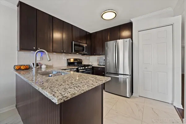 $399,000 | 292 Shadow Bend Drive, Unit 292, Wheeling, IL 60090