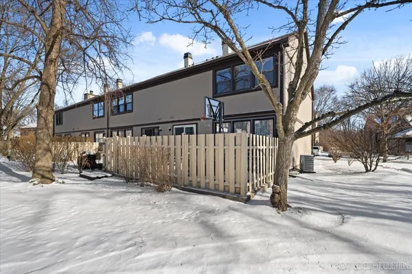 $399,000 | 292 Shadow Bend Drive, Unit 292, Wheeling, IL 60090