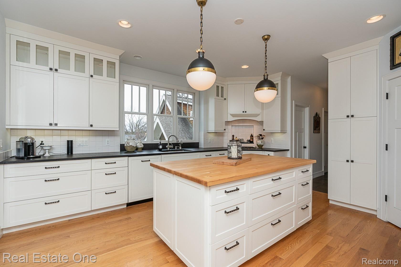 420 West 3rd Street Rochester, MI 48307 - Photo 11 of 37 Kitchen