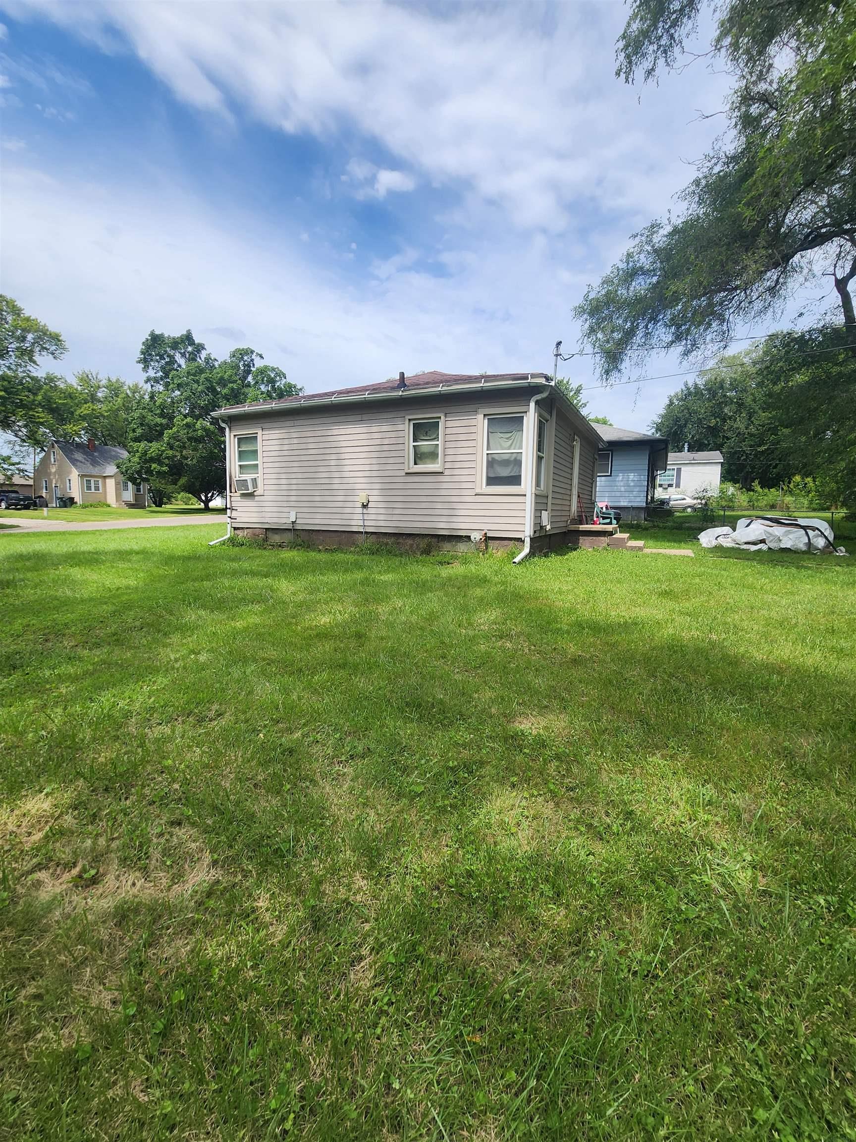1900 Clearview Street Waterloo, IA 50707 - Photo 3 of 5 Gallery Image 3