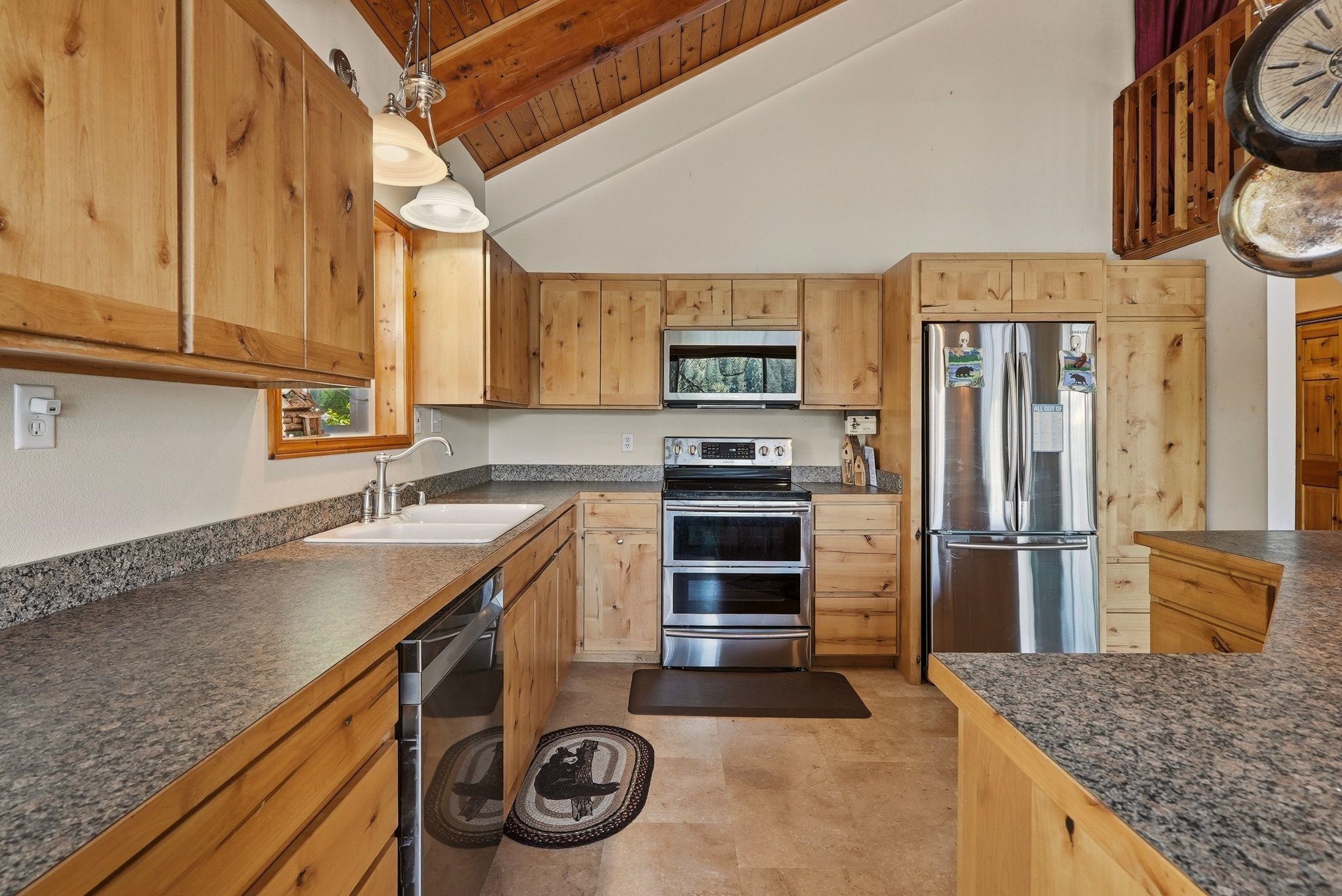 421 Eastshore Road Newport, WA 99156 - Photo 9 of 46