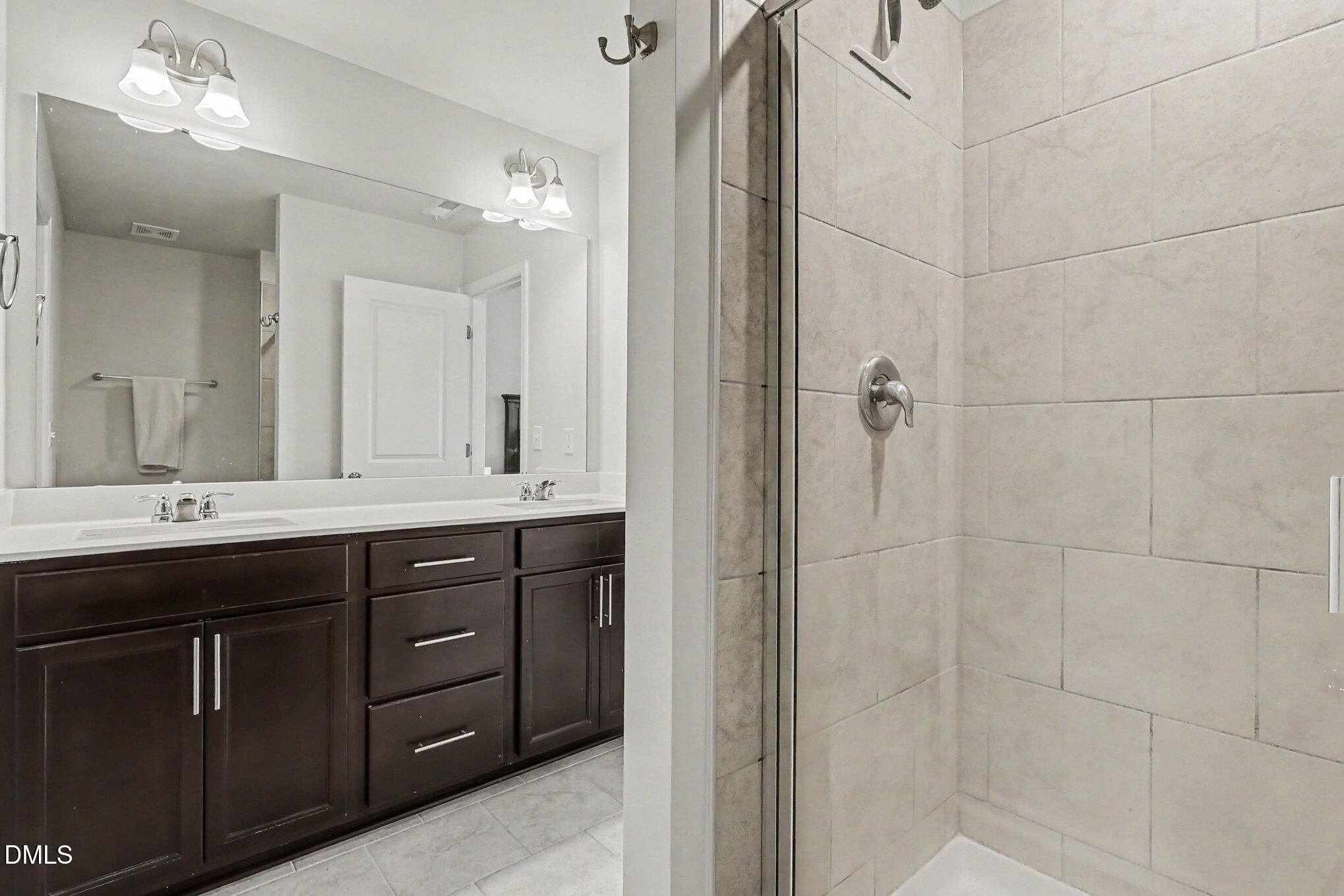 2541 Kasota Lane Raleigh, NC 27610 - Photo 18 of 25 016_file_7534