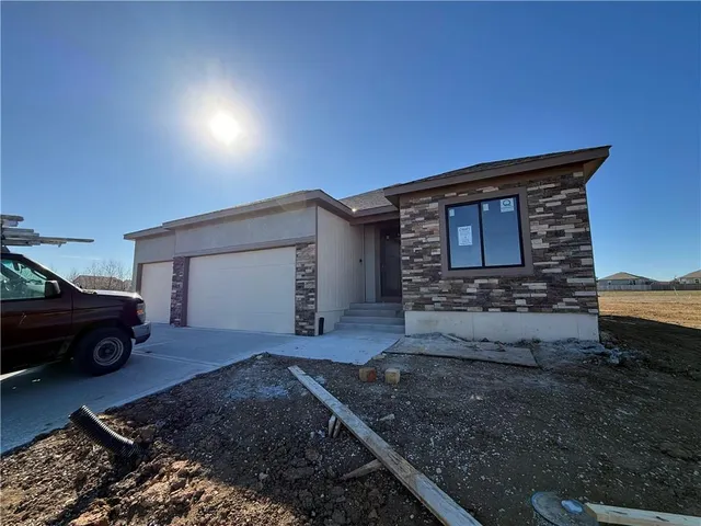 $509,900 | 8005 Southeast Hoot Owl Street, Blue Springs, MO 64014