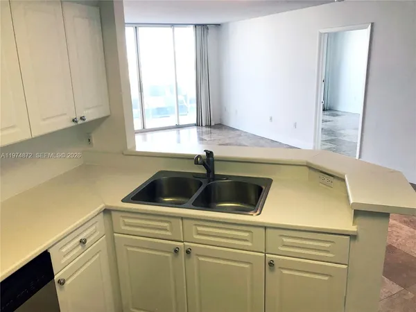 $4,700 | 1800 Sunset Harbour Drive, Unit 811, Miami Beach, FL 33139