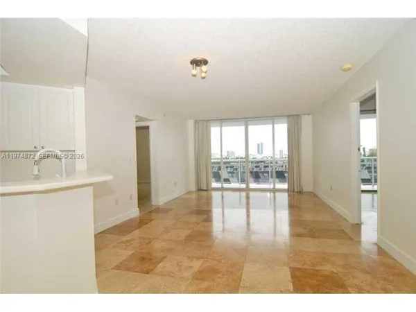 $4,700 | 1800 Sunset Harbour Drive, Unit 811, Miami Beach, FL 33139