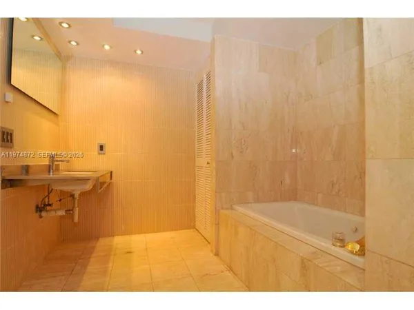 $4,700 | 1800 Sunset Harbour Drive, Unit 811, Miami Beach, FL 33139
