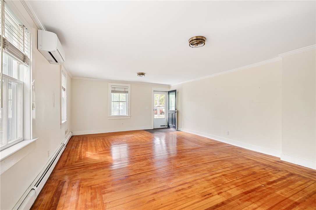 7 Marsh Street Newport, RI 02840 - Photo 3 of 29