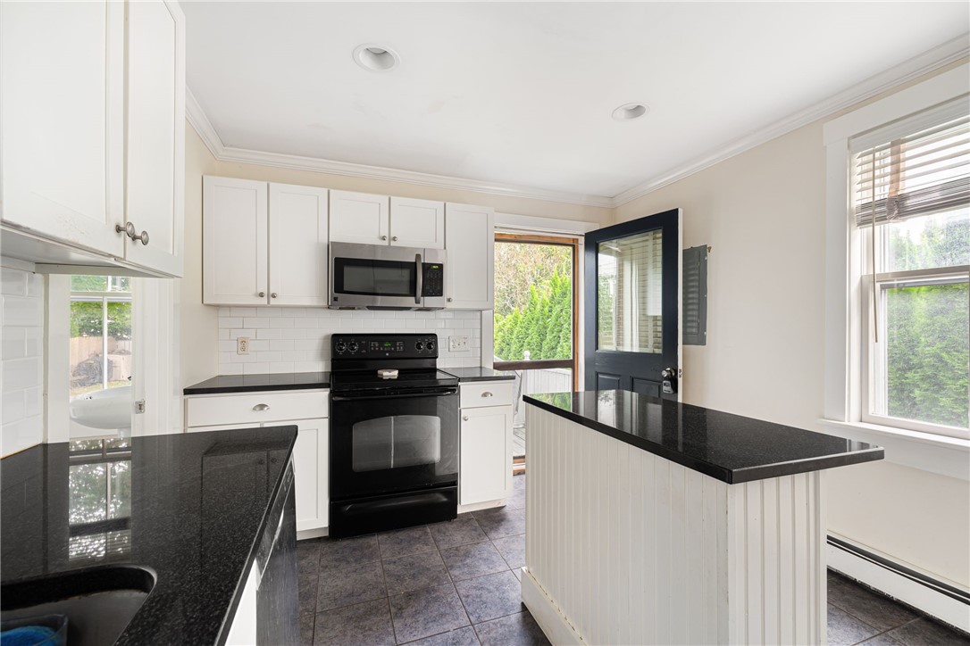 7 Marsh Street Newport, RI 02840 - Photo 6 of 29