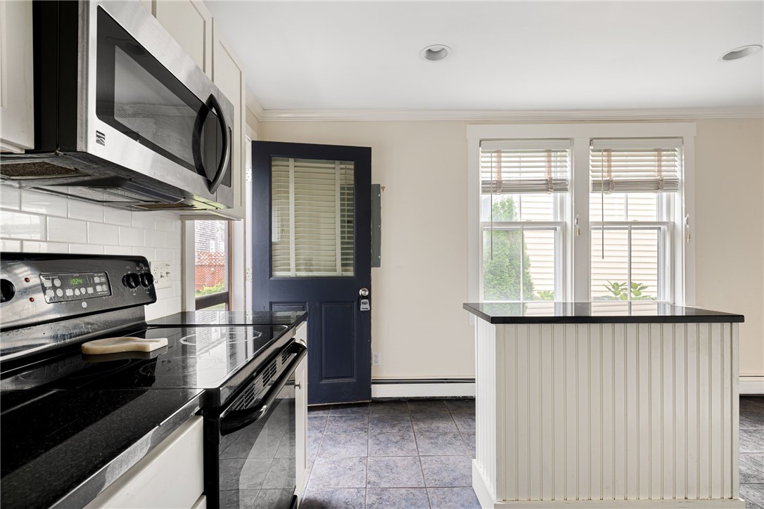 7 Marsh Street Newport, RI 02840 - Photo 7 of 29