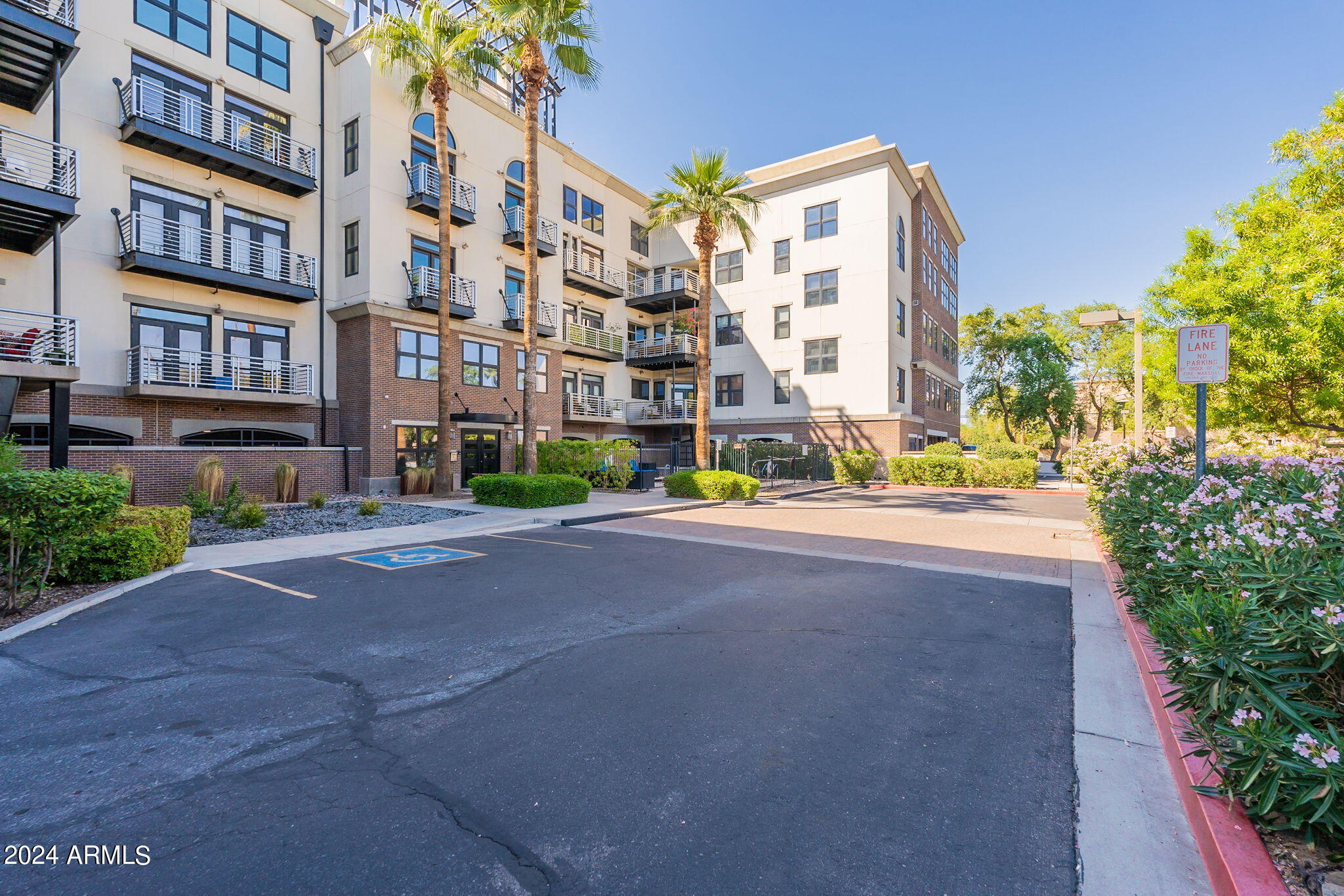 914 East Osborn Road, Unit 416 Phoenix, AZ 85014 - Photo 5 of 44 a view of building with a street