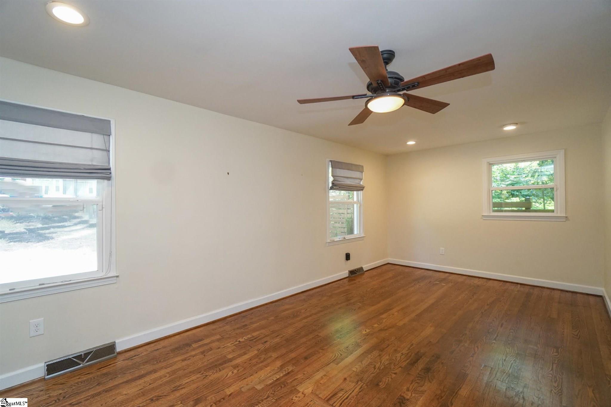 412 Glenn Road Greenville, SC 29607 - Photo 14 of 31 HUGE OWNERS SUITE !! With Custom Closet.