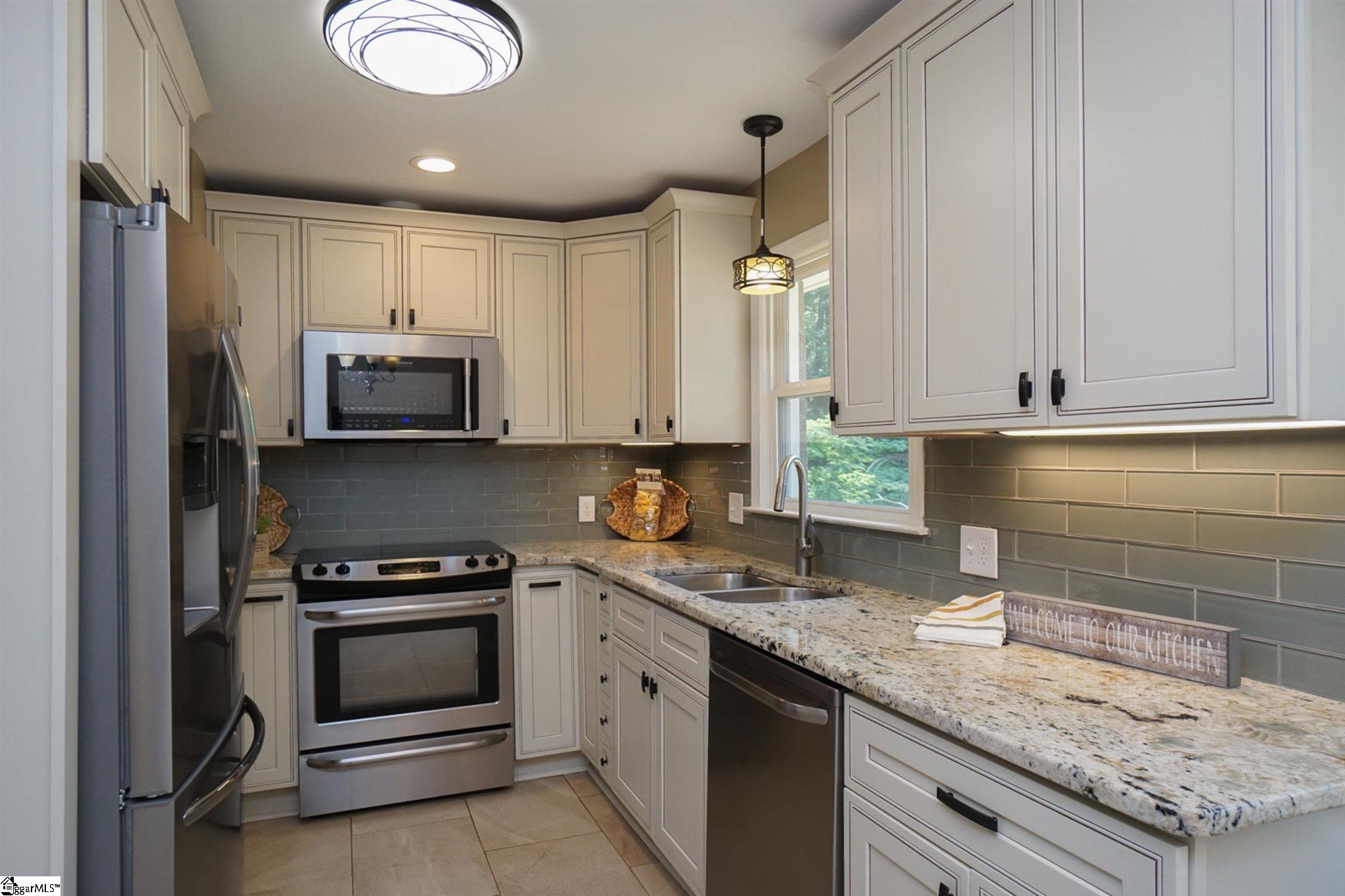412 Glenn Road Greenville, SC 29607 - Photo 3 of 31 Gorgeous Renovated Kitchen !!
