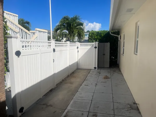 $2,240 | 327 Ocean Breeze, Unit 1, Lake Worth Beach, FL 33460