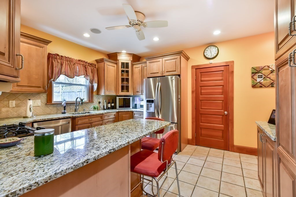 33 Arlington Road Woburn, MA 01801 - Photo 10 of 32 Gallery Image 10