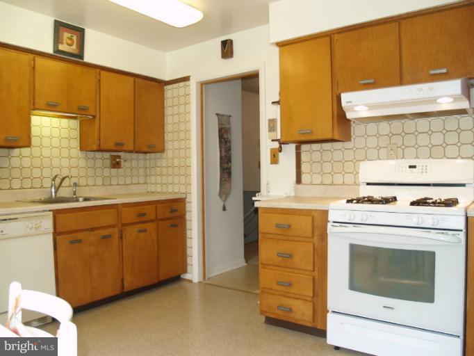 1908 Franwall Avenue Silver Spring, MD 20902 - Photo 17 of 29 Kitchen