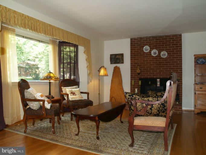 1908 Franwall Avenue Silver Spring, MD 20902 - Photo 21 of 29 Living Room