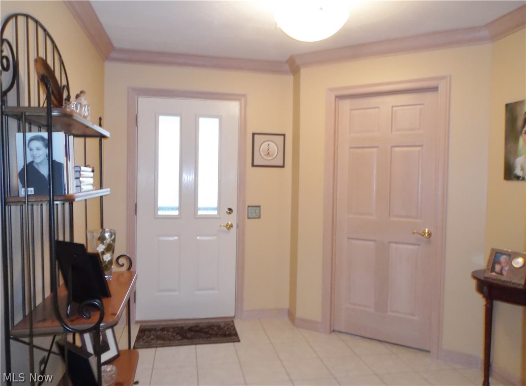 183 Mathews Road, Unit B Youngstown, OH 44512 - Photo 2 of 20 Gallery Image 2