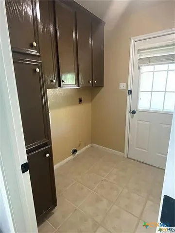 a view of a back yard