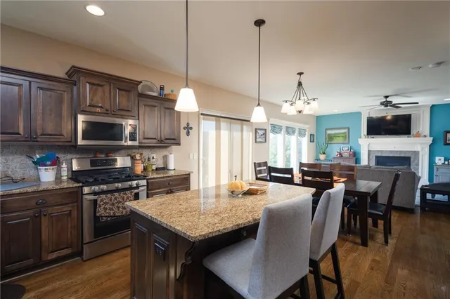 $460,000 | 1814 Cayhill Court, Warrensburg, MO 64093