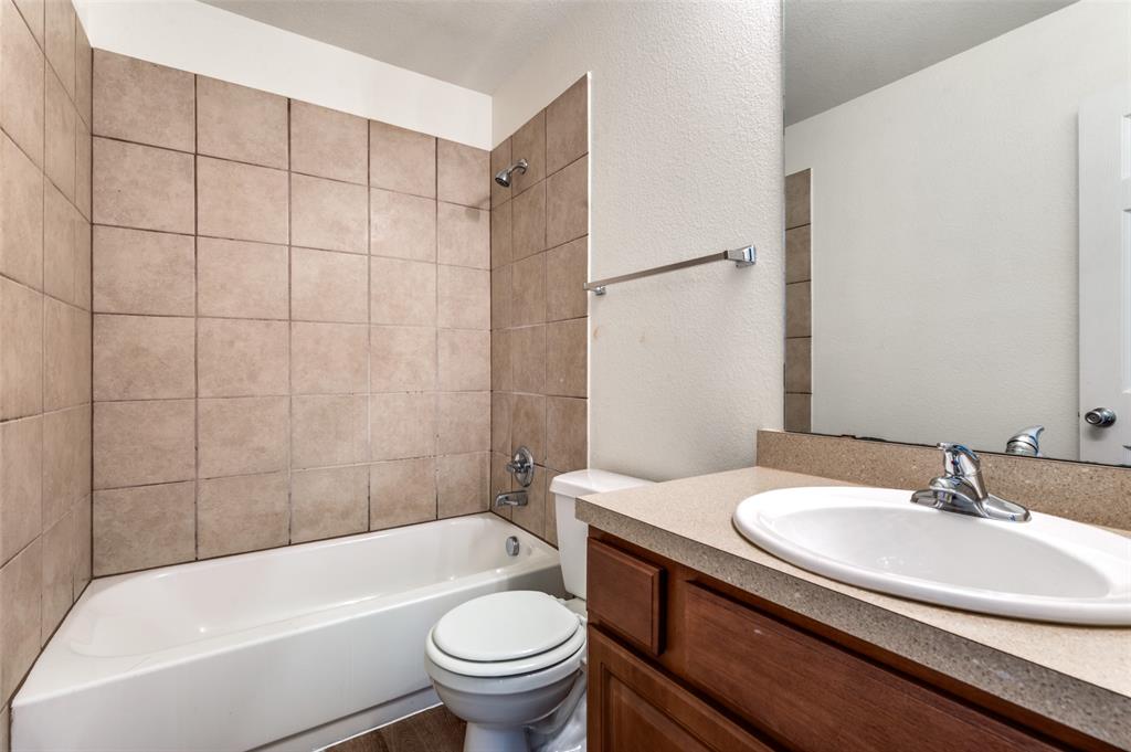 1012 Barbara Street Denton, TX 76209 - Photo 13 of 23 a bathroom with a sink toilet and a bathtub