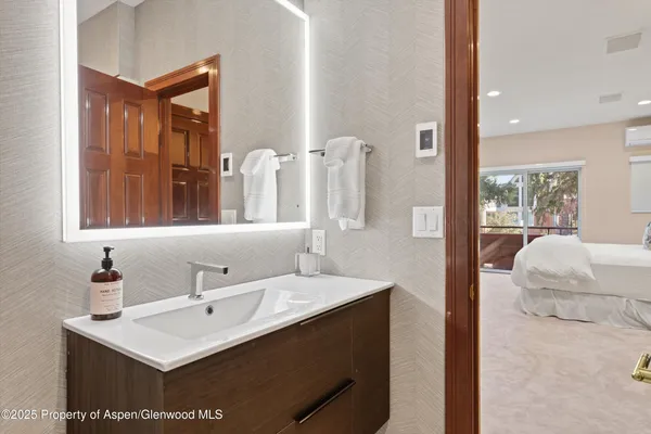 a en suite bathroom with a sink and mirror