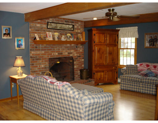 16 Smith Road Mansfield, MA 02048 - Photo 4 of 11 Gallery Image 4