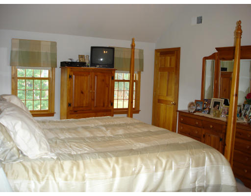 16 Smith Road Mansfield, MA 02048 - Photo 6 of 11 Gallery Image 6