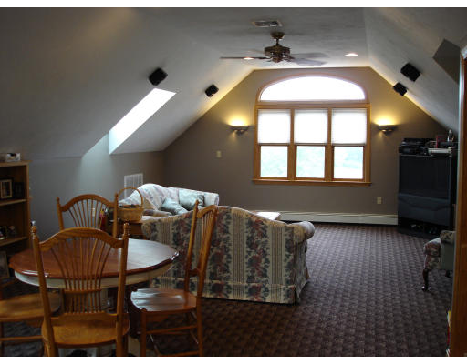 16 Smith Road Mansfield, MA 02048 - Photo 8 of 11 Gallery Image 8