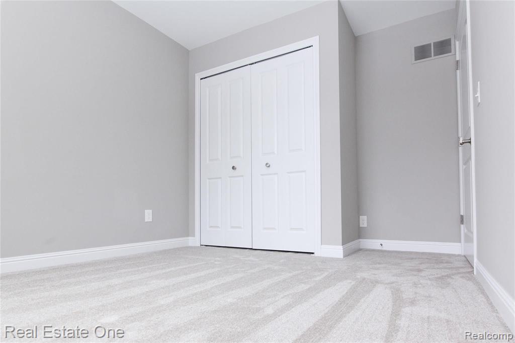 2466 Eastern Avenue Rochester Hills, MI 48307 - Photo 33 of 48