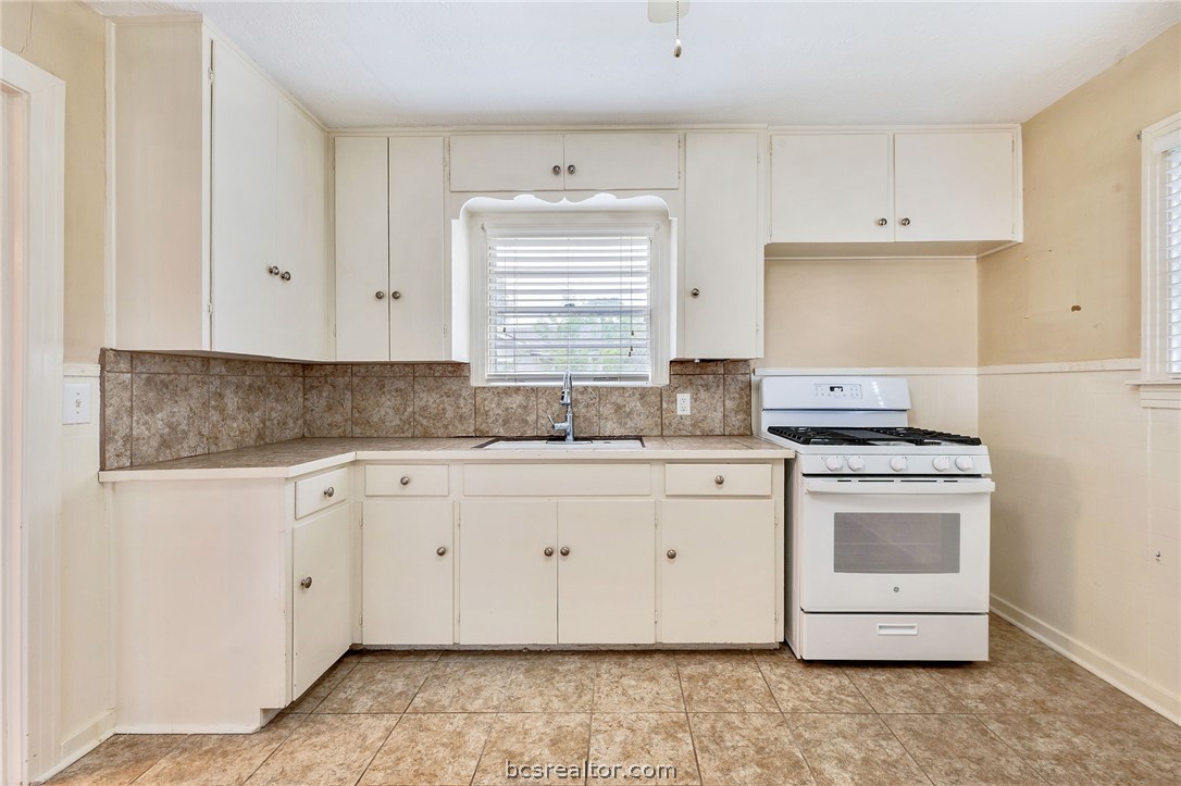 110 North Gordon Street Bryan, TX 77802 - Photo 6 of 18
