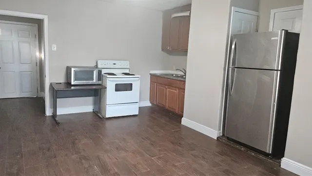 $975 | 5631 Belarbor Street, Houston, TX 77033