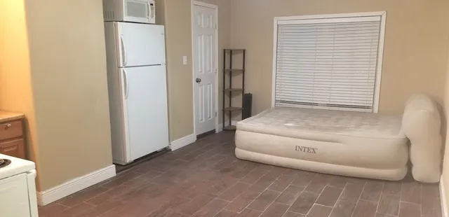 $975 | 5631 Belarbor Street, Houston, TX 77033